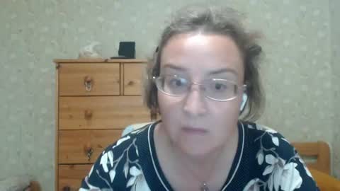 Snapshot of smart_rose chatting on August 7, 2026, 1:46 pm smart_rose online show from August 7, 2026, 1:46 pm