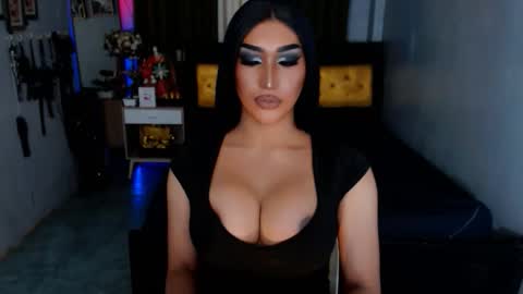 Snapshot of smasherqueen chatting on November 27, 2025, 7:43 am smasherqueen online show from November 27, 2025, 7:43 am