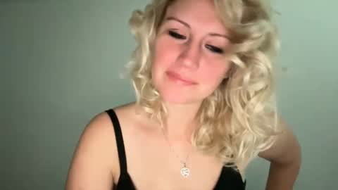 Snapshot of smexxii93 chatting on December 4, 2024, 3:43 pm smexxii93 online show from December 4, 2024, 3:43 pm