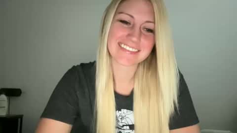 Snapshot of smexxii93 chatting on October 20, 2025, 2:28 pm smexxii93 online show from October 20, 2025, 2:28 pm