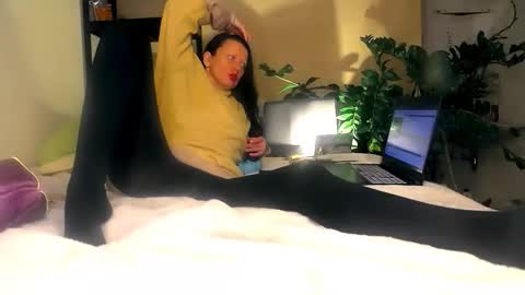 Snapshot of smile_dance_ chatting on November 28, 2025, 5:26 pm smile_dance_ online show from November 28, 2025, 5:26 pm