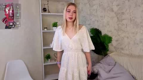 Snapshot of smile_with_nicole chatting on October 13, 2025, 4:51 pm The girl from the dream by name Mary online show from October 13, 2025, 4:51 pm