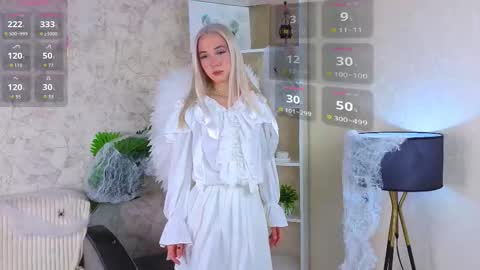 Snapshot of smile_with_nicole chatting on October 26, 2025, 4:35 pm The girl from the dream by name Mary online show from October 26, 2025, 4:35 pm