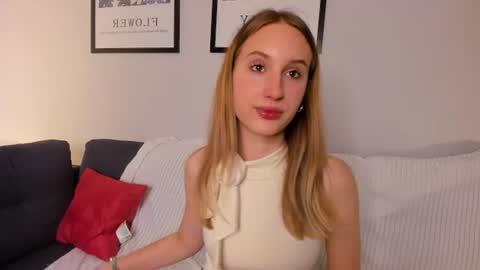 Snapshot of smilesviktoria chatting on July 1, 2026, 12:29 pm Victoria online show from July 1, 2026, 12:29 pm