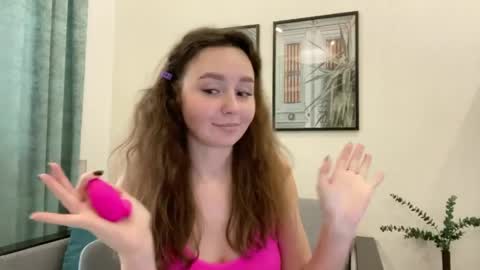 smiling_riddle online show from April 4, 2026, 11:18 am