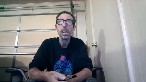 smoke-4-me online show from October 19, 2025, 5:35 pm