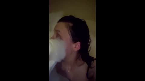 Snapshot of smokeingbitch420 chatting on February 25, 2026, 8:35 am love bug online show from February 25, 2026, 8:35 am