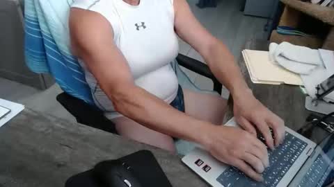 smoothbtm7 online show from April 11, 2026, 11:25 am