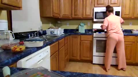 Snapshot of smoothmove1215 chatting on October 21, 2025, 12:11 am smoothmove1215 online show from October 21, 2025, 12:11 am