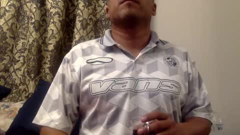 Snapshot of smoothstrik3r chatting on December 30, 2024, 1:37 am smoothstrik3r online show from December 30, 2024, 1:37 am