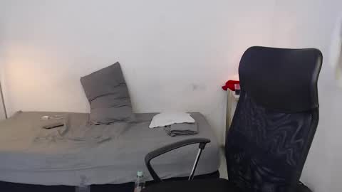 snak_master1 online show from September 18, 2025, 5:59 pm