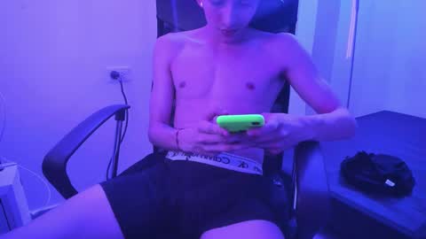 snak_master1 online show from November 20, 2025, 5:07 am