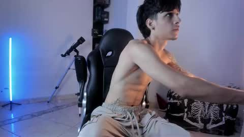 Snapshot of snakebutterfly chatting on October 19, 2025, 6:03 am snakebutterfly online show from October 19, 2025, 6:03 am