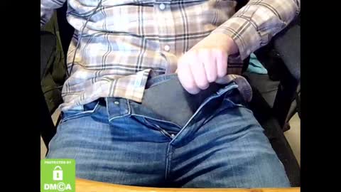 Snapshot of sneakybill82 chatting on February 17, 2025, 9:52 pm Sneakybill online show from February 17, 2025, 9:52 pm