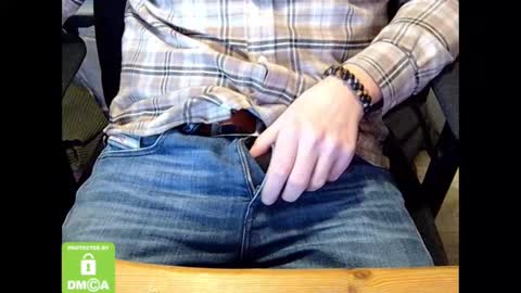 Snapshot of sneakybill82 chatting on February 18, 2025, 9:09 pm Sneakybill online show from February 18, 2025, 9:09 pm