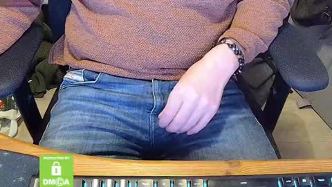 Snapshot of sneakybill82 chatting on February 21, 2025, 10:59 pm Sneakybill online show from February 21, 2025, 10:59 pm