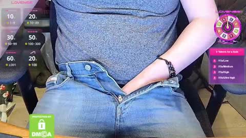 Snapshot of sneakybill82 chatting on February 23, 2025, 6:45 pm Sneakybill online show from February 23, 2025, 6:45 pm