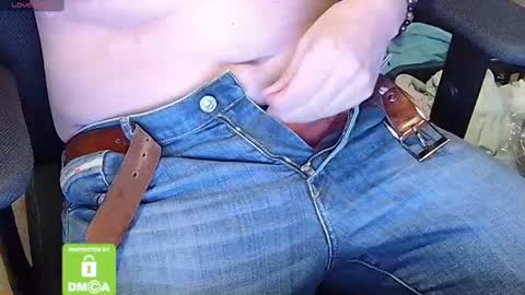 Snapshot of sneakybill82 chatting on March 9, 2025, 7:05 pm Sneakybill online show from March 9, 2025, 7:05 pm