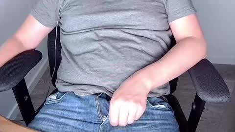 Snapshot of sneakybill82 chatting on September 10, 2025, 8:31 pm Sneakybill online show from September 10, 2025, 8:31 pm