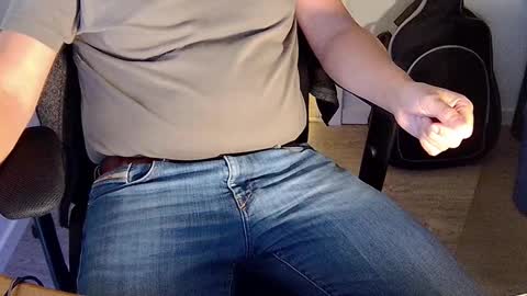 Snapshot of sneakybill82 chatting on September 29, 2025, 6:35 pm Sneakybill online show from September 29, 2025, 6:35 pm