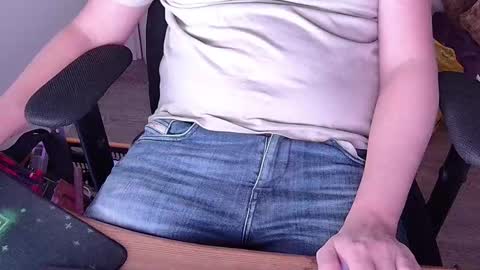 Snapshot of sneakybill82 chatting on November 24, 2025, 9:25 pm Sneakybill online show from November 24, 2025, 9:25 pm