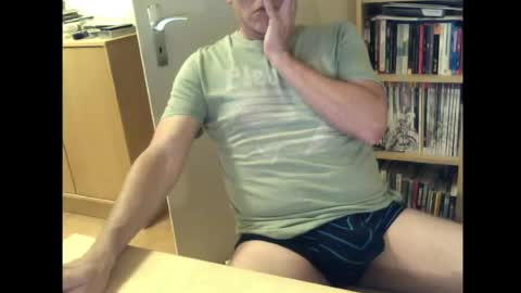 Snapshot of sneaxfreund chatting on May 8, 2026, 11:10 pm sneaxfreund online show from May 8, 2026, 11:10 pm