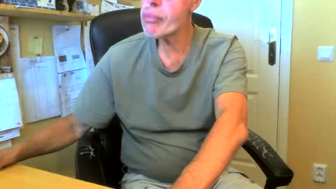 snickarn335731 online show from July 27, 2026, 9:49 am