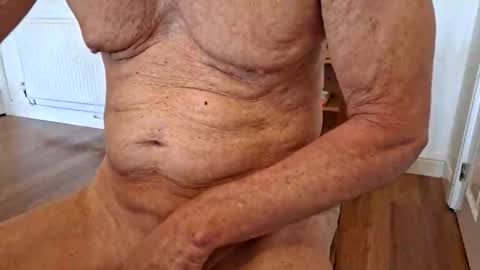 Snapshot of snooty05 chatting on September 11, 2025, 12:38 pm Snooty online show from September 11, 2025, 12:38 pm