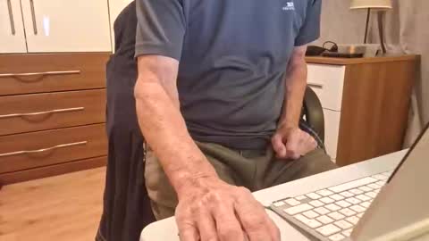 Snapshot of snooty05 chatting on October 7, 2025, 6:16 pm Snooty online show from October 7, 2025, 6:16 pm