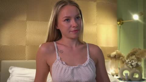 Candice Snow online show from December 4, 2024, 1:42 pm