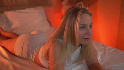 Candice Snow online show from December 24, 2024, 12:22 pm