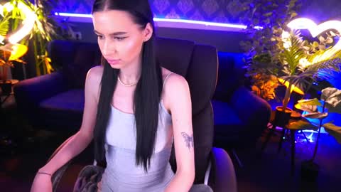 Snapshot of snow_whiteeex chatting on January 9, 2025, 2:07 pm snow_whiteeex online show from January 9, 2025, 2:07 pm