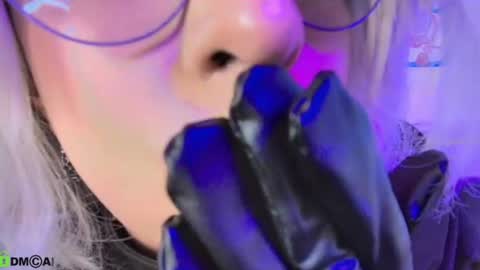 Snow and Bubble online show from July 28, 2026, 7:39 pm