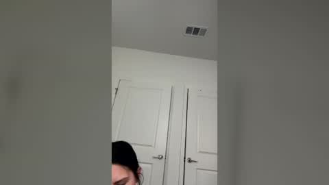snowbunnie02 online show from July 16, 2026, 2:23 pm