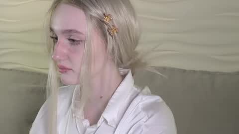 Snapshot of snowflakeskitty chatting on May 6, 2026, 5:35 am Ellie online show from May 6, 2026, 5:35 am