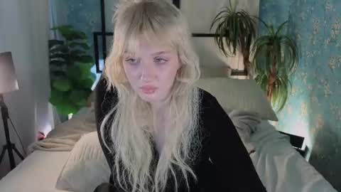 Snapshot of snowflakeskitty chatting on June 13, 2026, 5:38 am Ellie online show from June 13, 2026, 5:38 am