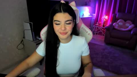 snowingwinter online show from October 21, 2025, 7:47 pm