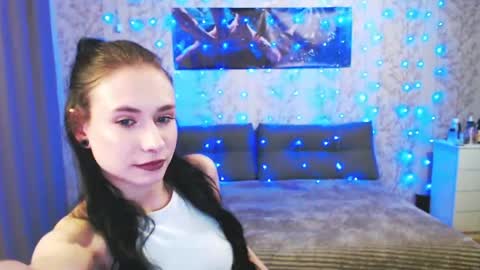 Snapshot of snowwhate_00 chatting on April 6, 2026, 6:53 pm SnowWhate 00 online show from April 6, 2026, 6:53 pm