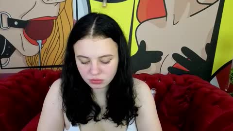 snowwhite_bella online show from November 10, 2025, 1:54 pm