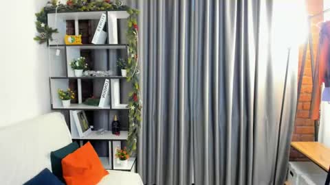 Snapshot of snuggleglow chatting on February 7, 2026, 5:11 am Polly online show from February 7, 2026, 5:11 am