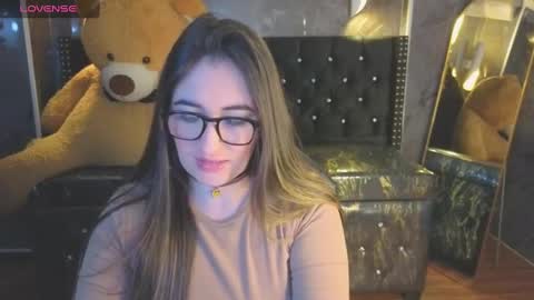 soffi_betacur_b online show from October 28, 2025, 3:10 am