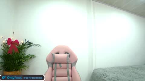 soffi_rousel_ online show from December 8, 2024, 9:30 pm