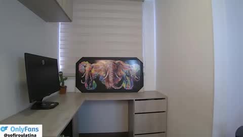 soffi_rousel_ online show from December 15, 2025, 7:18 pm