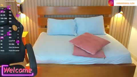 Help me achieve 100 thumbs up  online show from February 3, 2026, 6:40 am