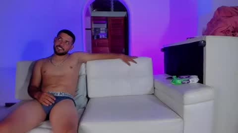 Snapshot of soffipink chatting on March 2, 2025, 4:10 pm Sofia Valentina 3 online show from March 2, 2025, 4:10 pm