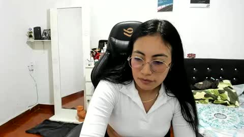 Snapshot of sofhya_jay9 chatting on January 22, 2025, 2:15 am Evainked online show from January 22, 2025, 2:15 am