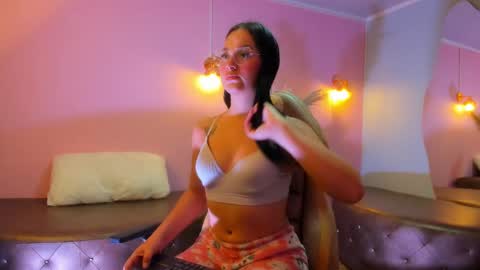 Snapshot of sofi__18_ chatting on October 3, 2025, 10:56 am SOFI online show from October 3, 2025, 10:56 am