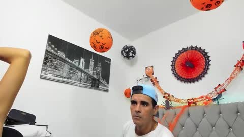 SOFI AND SANTY online show from November 3, 2025, 10:42 pm