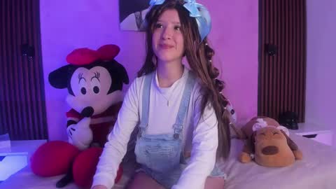 sofi_cuttie online show from November 12, 2025, 4:13 am