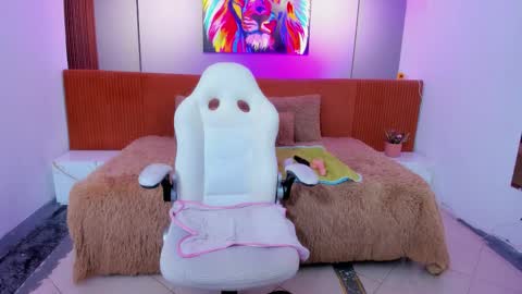 Snapshot of sofi_little2 chatting on February 8, 2026, 6:33 pm Sofia online show from February 8, 2026, 6:33 pm